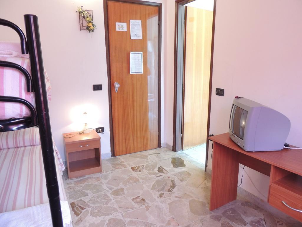 Albergo Il Terrazzino 비보 발렌티아 마리나 객실 사진