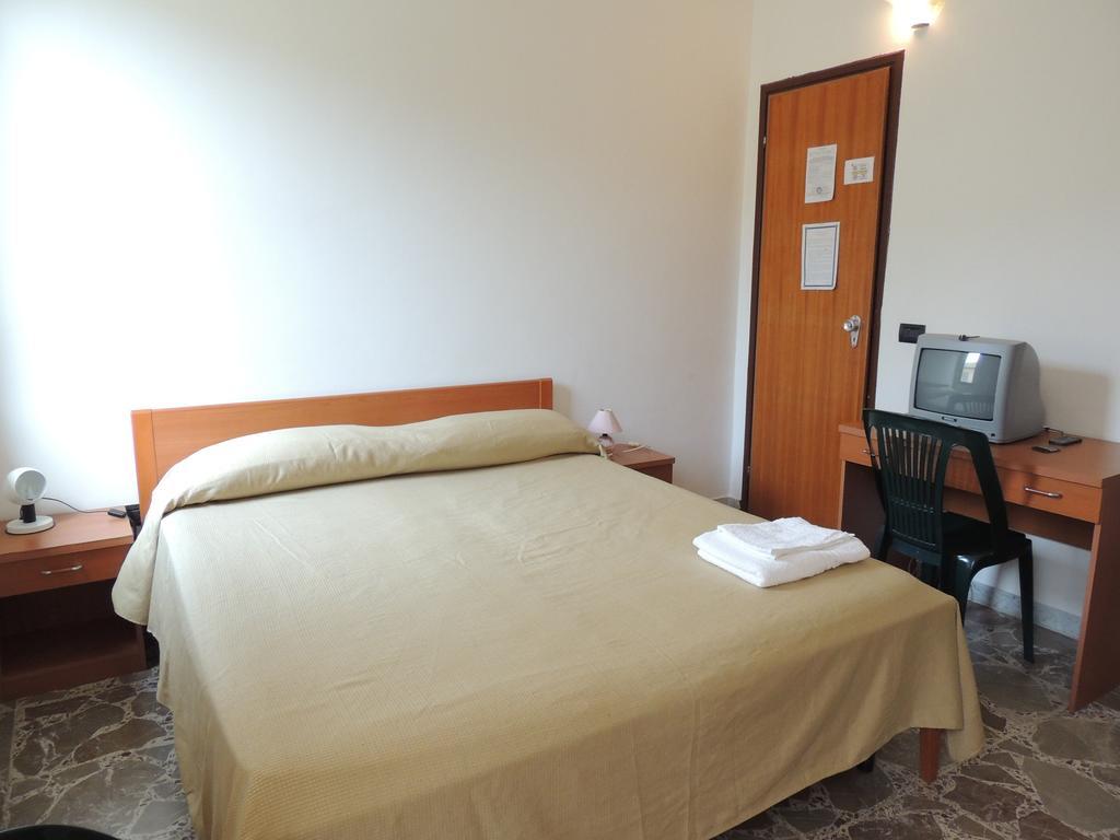 Albergo Il Terrazzino 비보 발렌티아 마리나 객실 사진