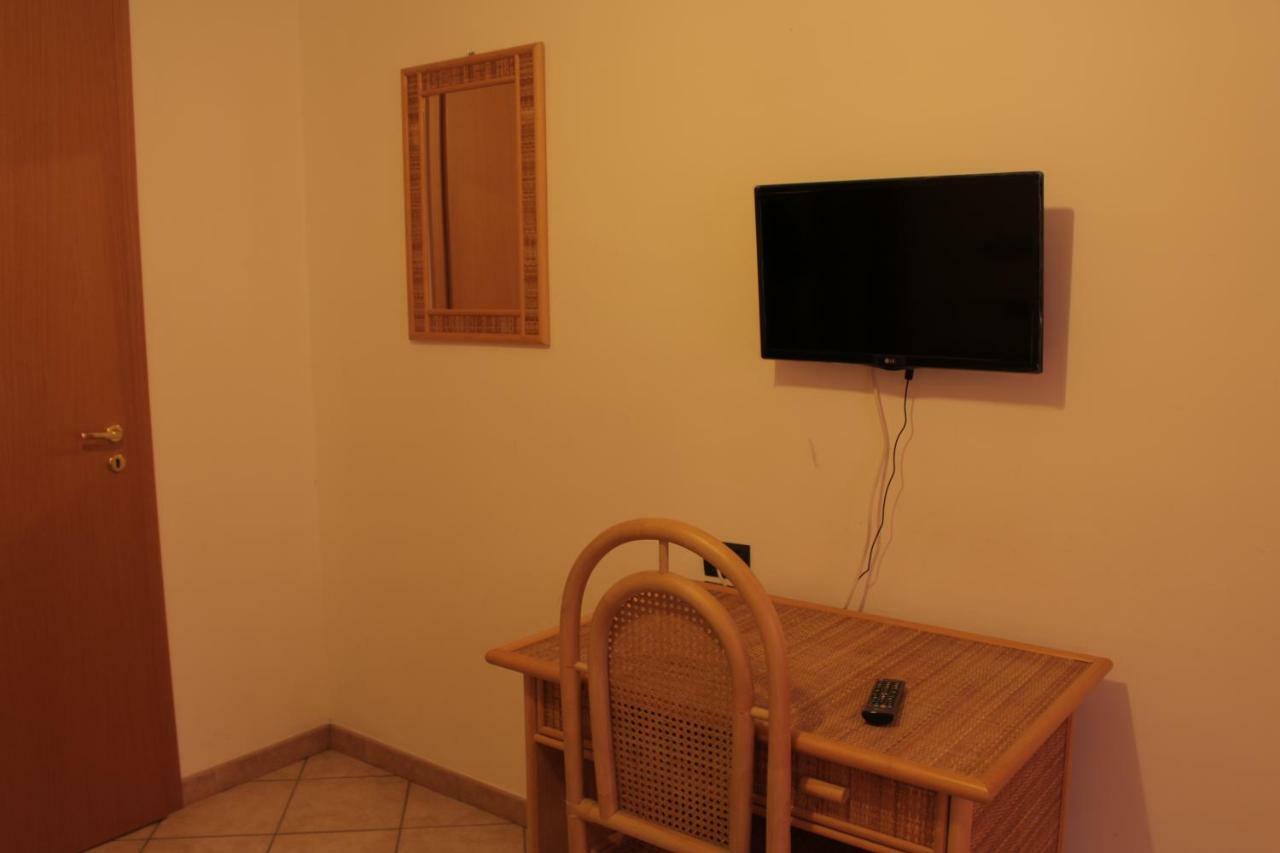 Albergo Il Terrazzino 비보 발렌티아 마리나 외부 사진