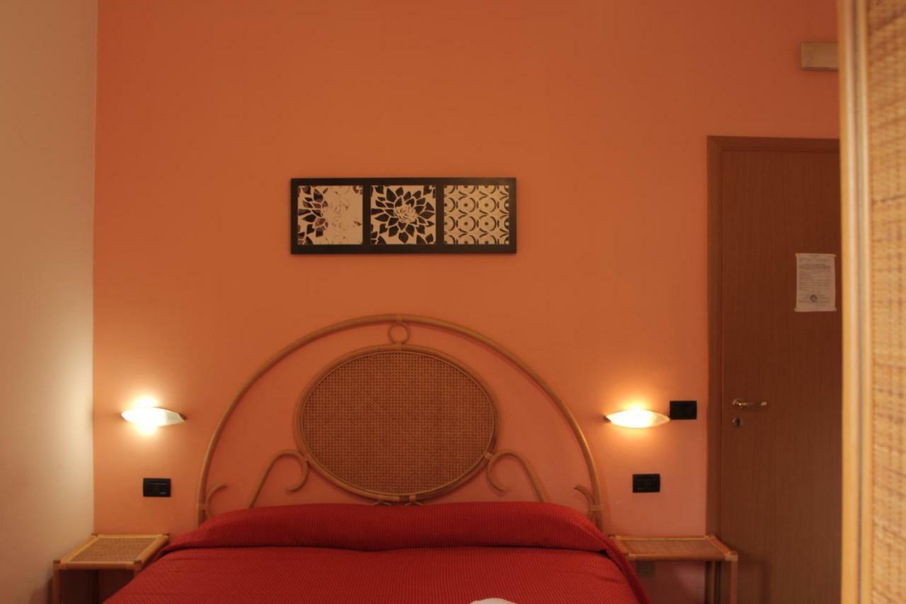 Albergo Il Terrazzino 비보 발렌티아 마리나 외부 사진